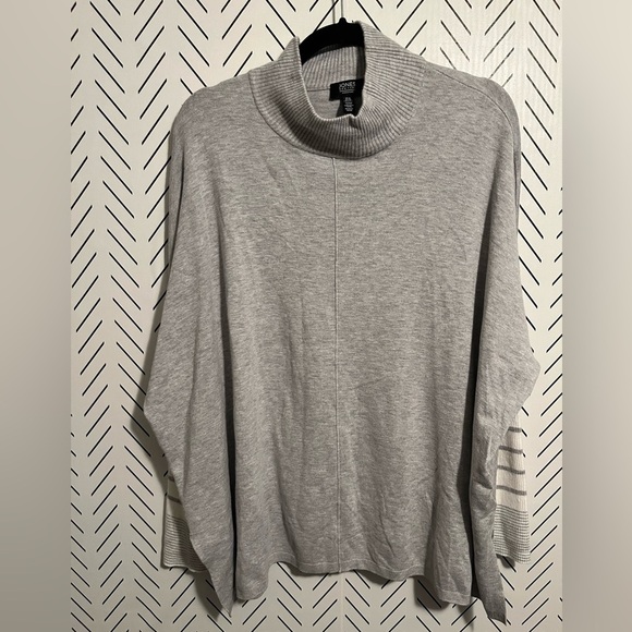 Jones New York Signature Gray Turtleneck with Striped Sleeves - Picture 2 of 11